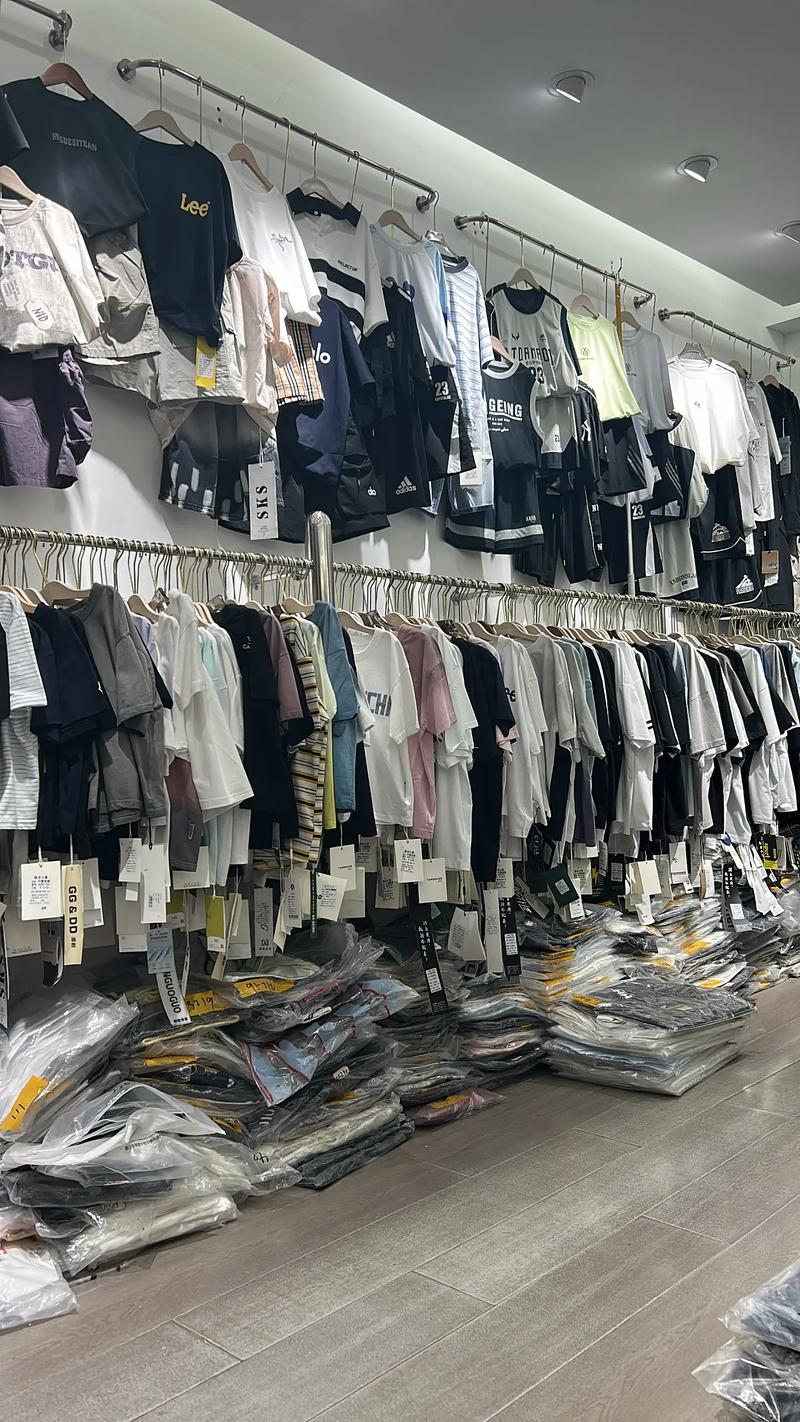 鞋帽零售人的進銷賬本 在微利中堅守，在潮流中前行